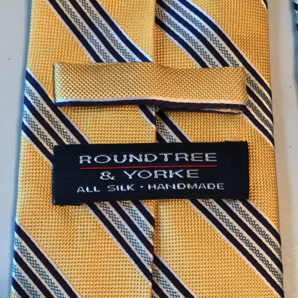 Roundtree & Yorke Silk Tie - Picture 3 of 3